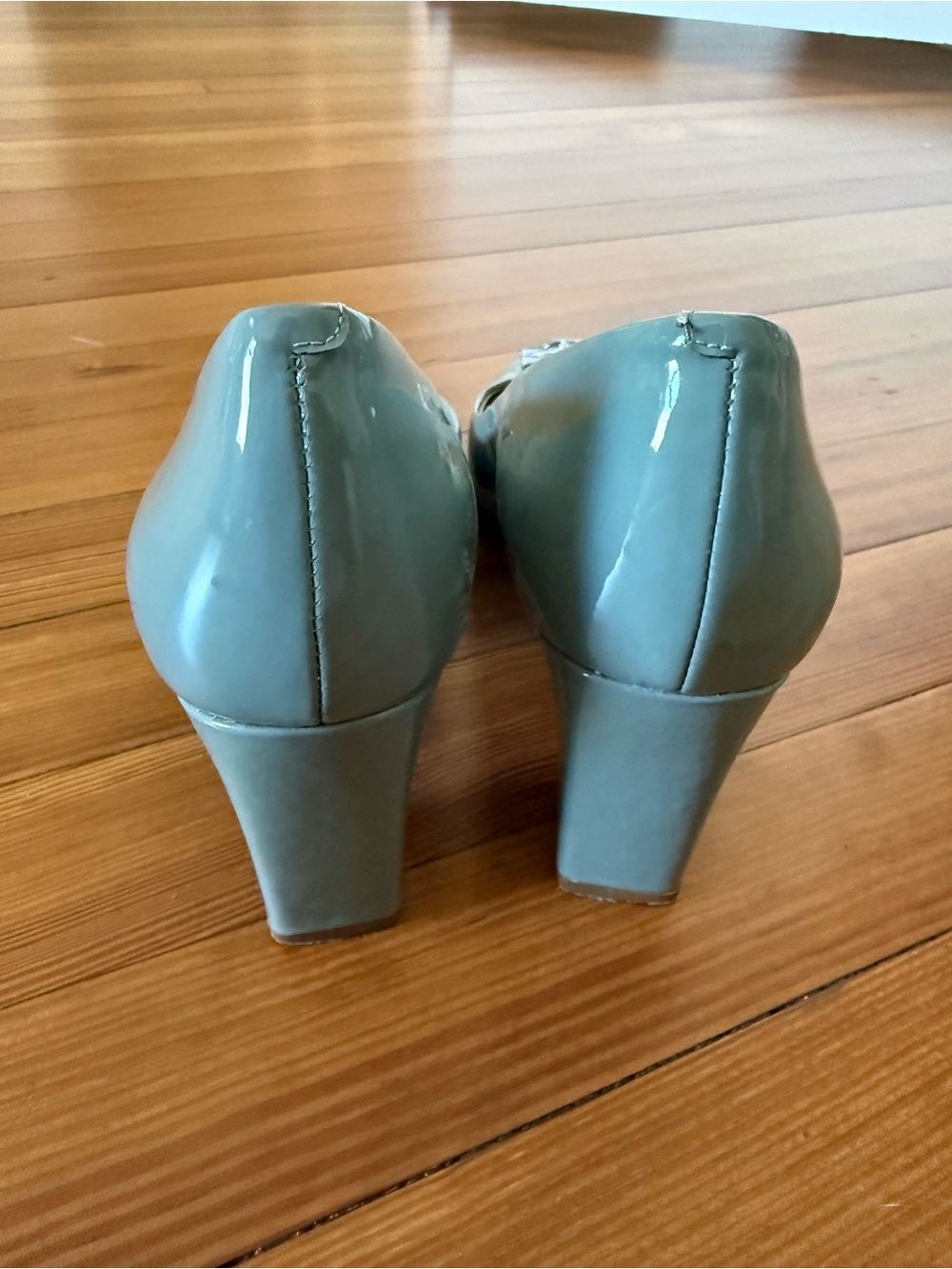 Tory Burch Light Blue Patent Leather Logo pumps- size 7 - Picture 4 of 6